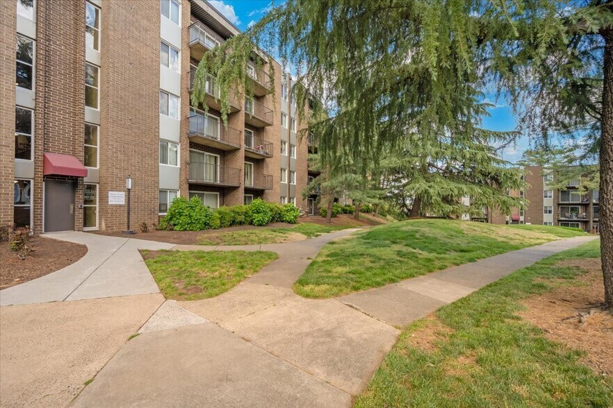 Building Photo - 60 S Van Dorn St