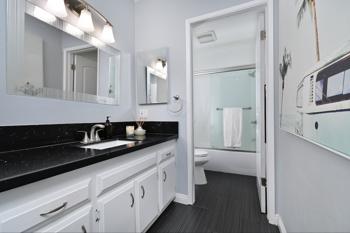 Building Photo - 1351 N Crescent Heights Blvd