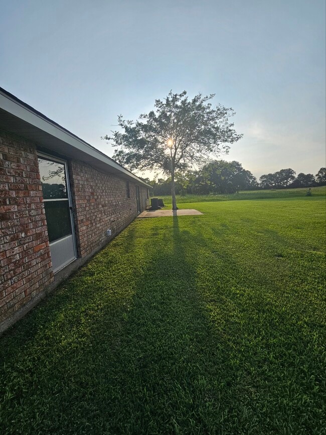 Building Photo - 16320 Langlinais Ln