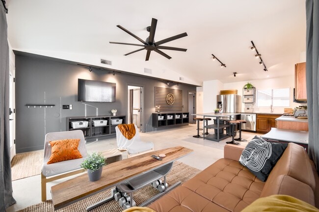 Building Photo - Wilson Place 102