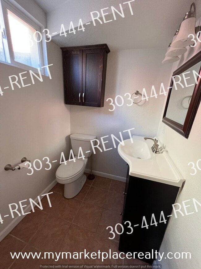 Building Photo - 5 Bedrooms & 2 Bathrooms walking distance to the Sheridan Light Rail Station!