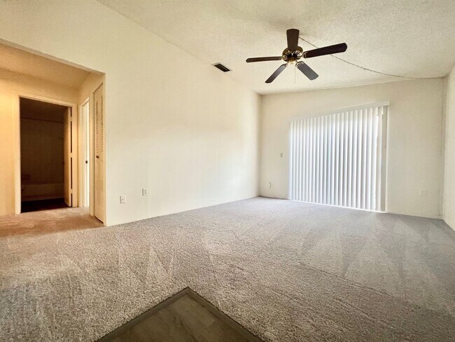 Building Photo - Cedarbend 5274-3