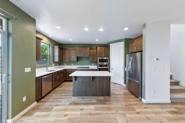 Building Photo - Large Recent Construction Home with Bonus Room!