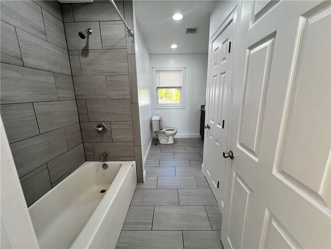 Building Photo - 63 Jastram St