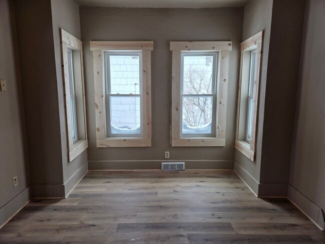 Building Photo - Freshly Updated 4 Bedroom 1 Bath Single Family Home in Marinette