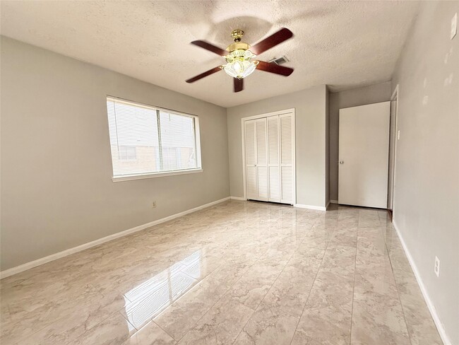 Building Photo - 9002 Sabastian Dr