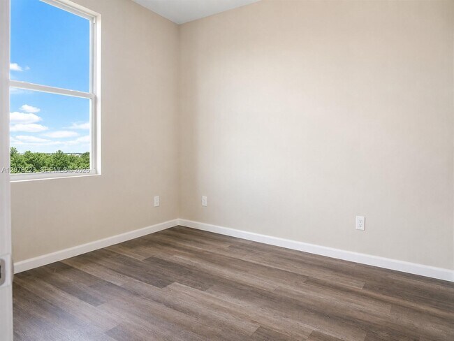 Building Photo - 1109 Kraft St