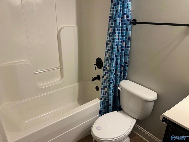 Building Photo - 206 Healey Dr