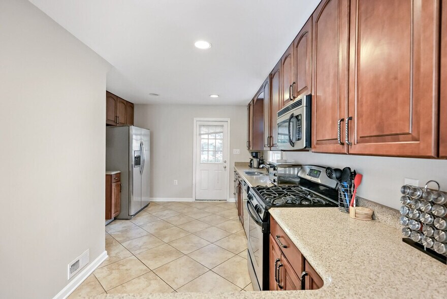 Building Photo - 413 S Edgewood St