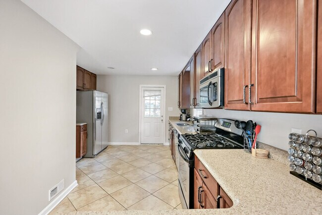 Building Photo - 2021 Washington Blvd