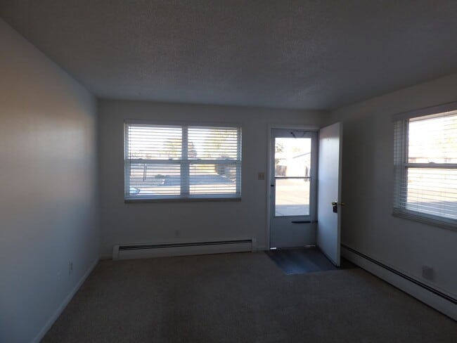 Building Photo - Cozy Duplex in North Longmont