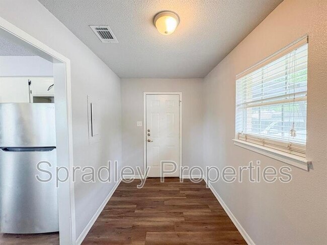 Building Photo - 1020 N Wall St