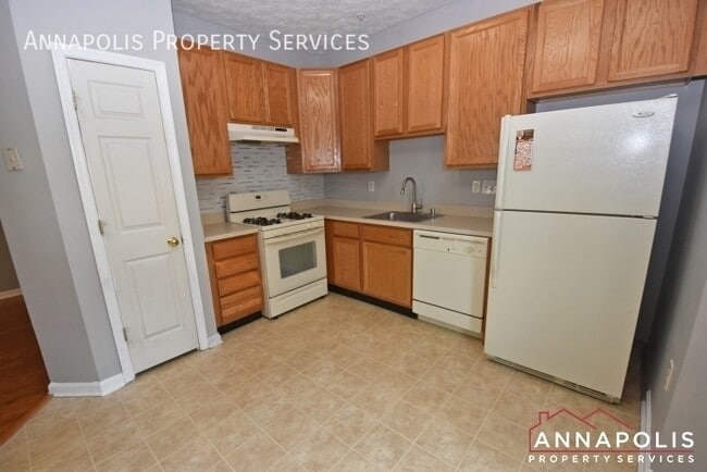 Building Photo - 8203 Barrington Ct