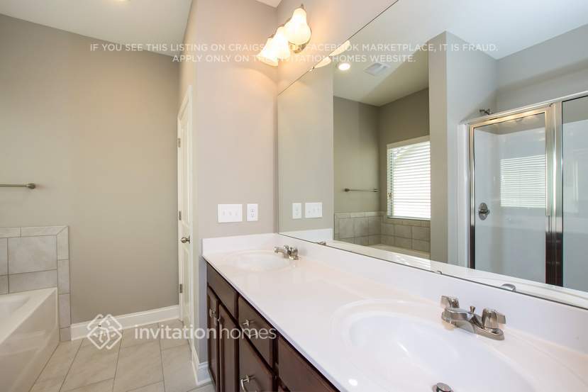 Building Photo - 5322 Roberta Crossing Dr