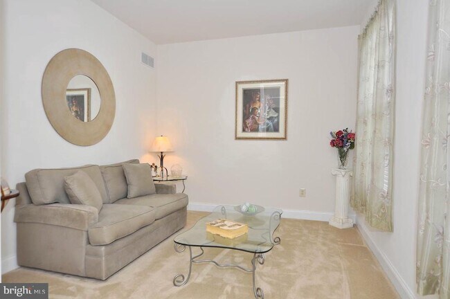 Building Photo - 304 Dunbar Dr