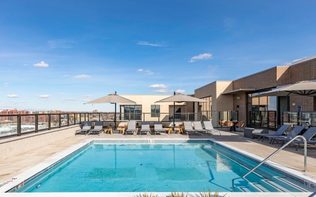 Building Photo - 2400 E Cherry Creek South Dr