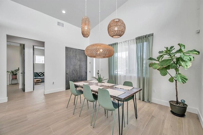 Building Photo - 2220 2nd Ave N