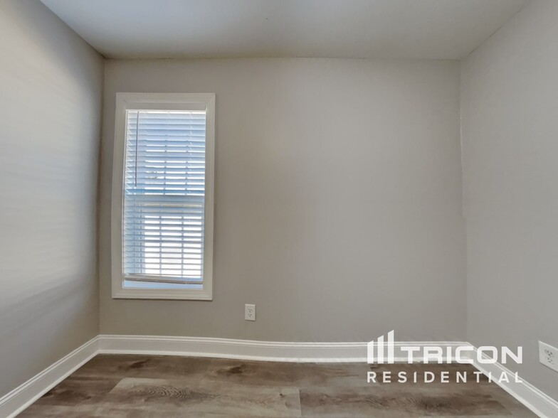 Building Photo - 837 Skinner Dr