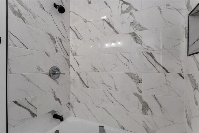 Building Photo - 2725 Leslie St