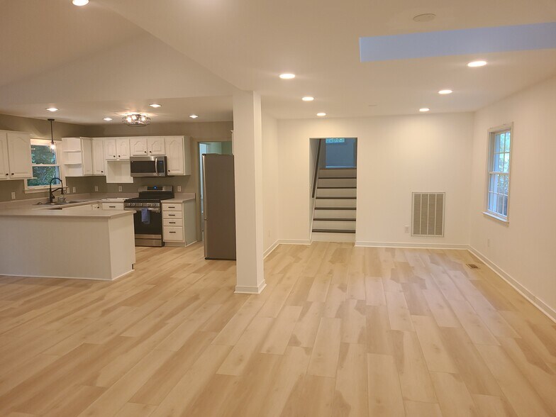 Building Photo - 111 Oyster Cove Lndg