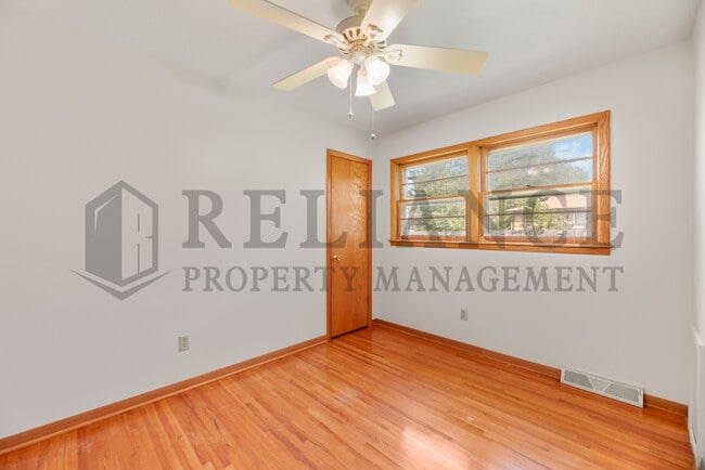 Building Photo - 1022 S Capri Ln