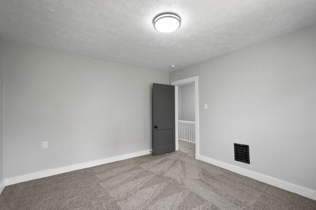 Building Photo - MOVE-IN SPECIAL! $200 OFF 1ST MONTH RENT T...