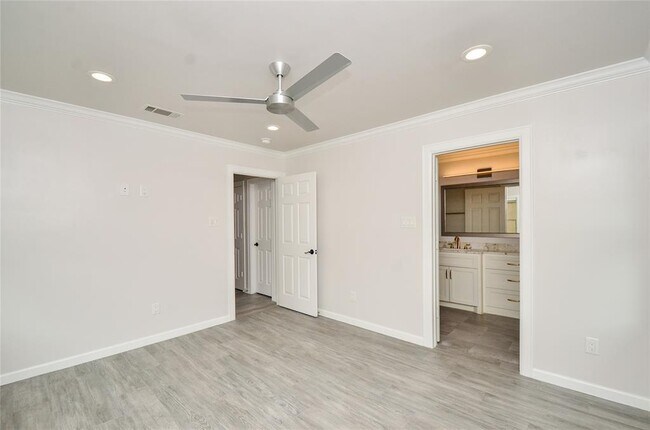 Building Photo - 6030 Woodbrook Ln