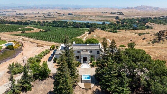 Building Photo - 14215 Killarney Dr