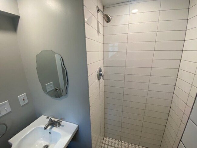 Building Photo - 65 W Moler St