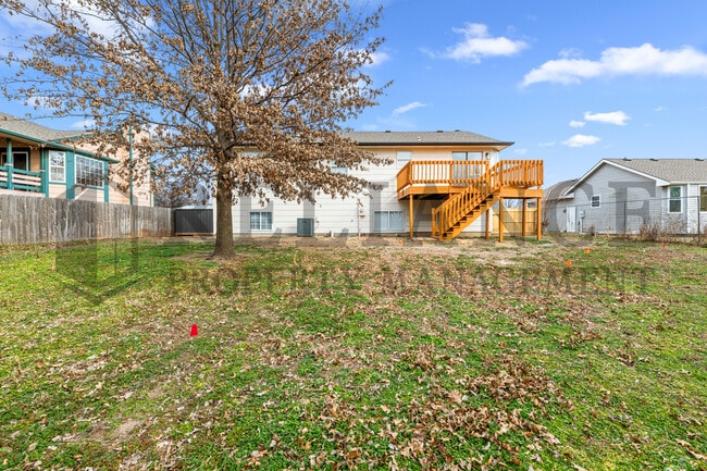 Building Photo - 215 Peachwood Dr