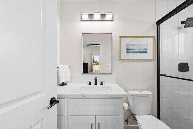 Building Photo - 436 Date Ave