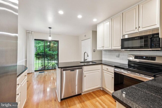 Building Photo - 8080 Inverness Ridge Rd