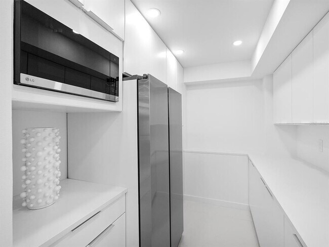 Building Photo - 7647 Sanderling Rd