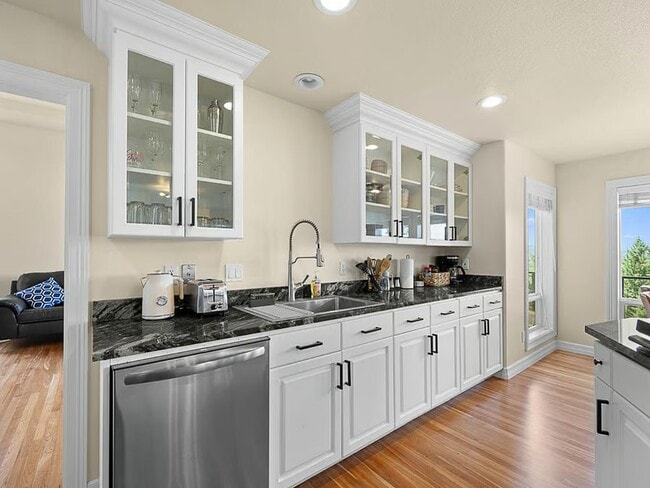 Building Photo - 129 Deerbrook Dr