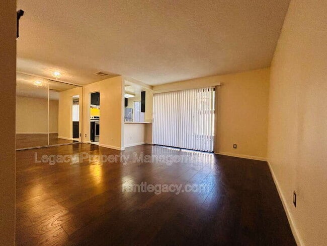 Building Photo - 2410 Starlight Ln