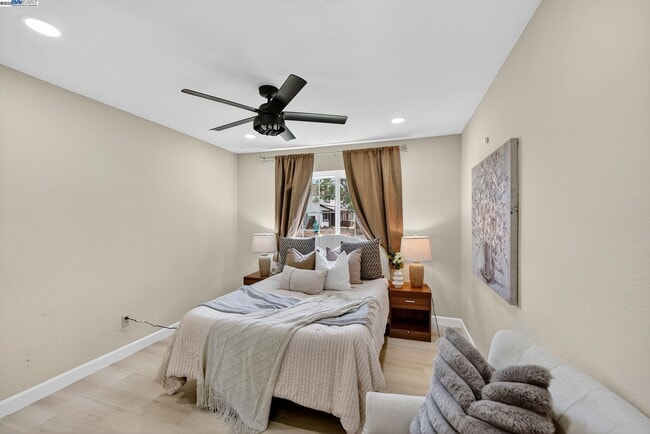 Building Photo - 1810 Peary Way