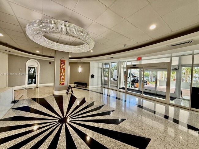 Building Photo - 3140 S Ocean Dr