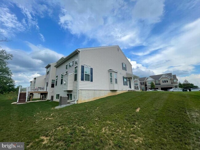Building Photo - 516 Gray Feather Way