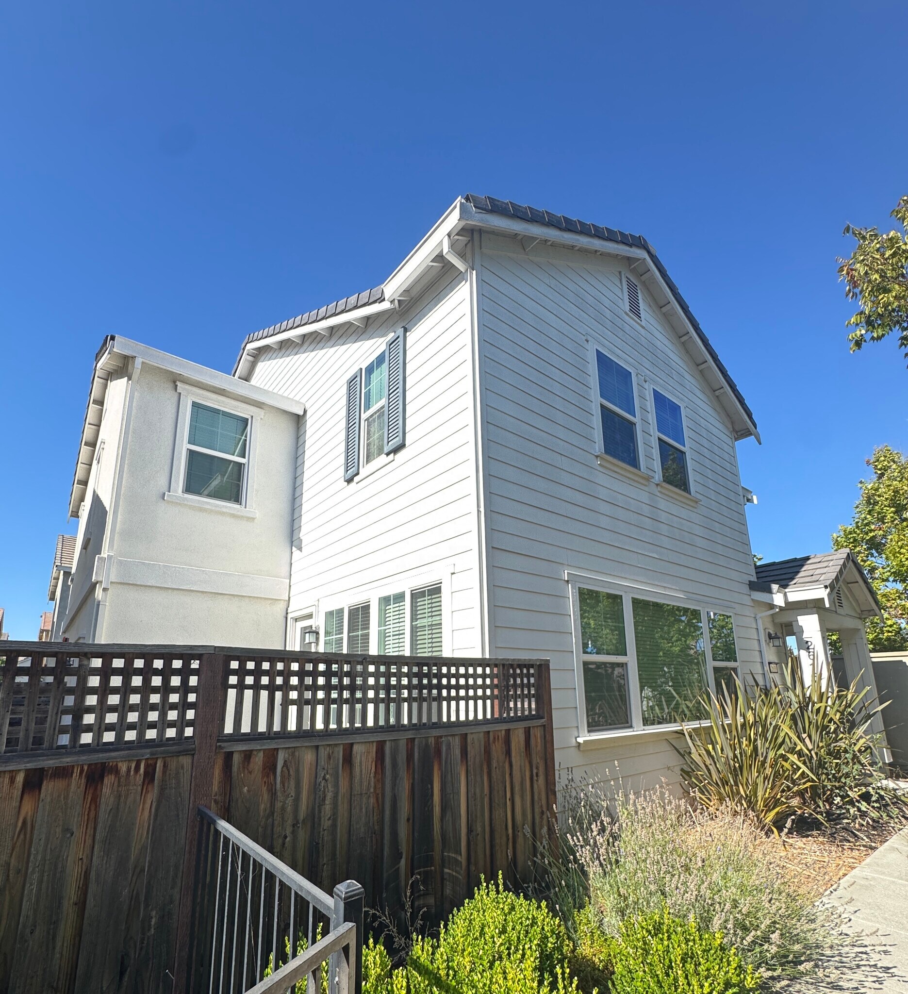 Building Photo - 2616 Admiral Cir