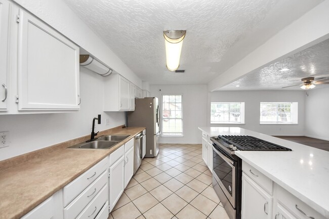 Building Photo - 7414 Battlewood Dr