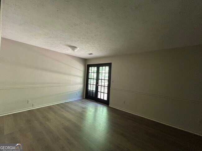 Building Photo - 33 Lynhaven Dr
