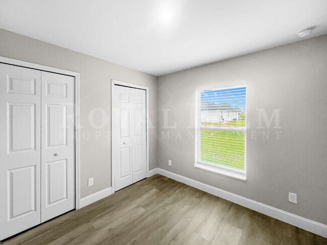 Building Photo - 4BR/2BA Home with High Ceilings, Garage & Large Kitchen Island