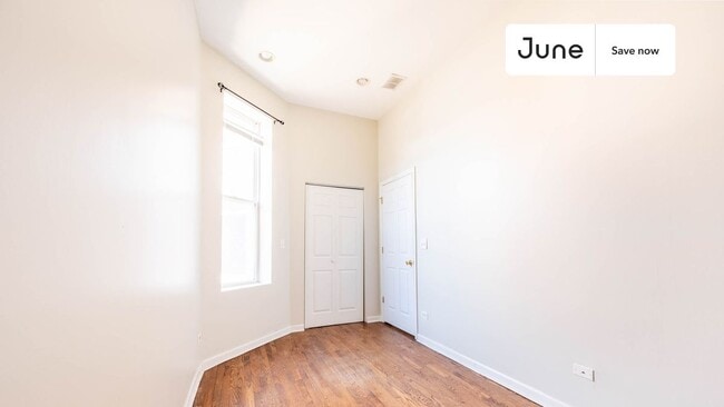 Building Photo - 1945 W Cermak Rd