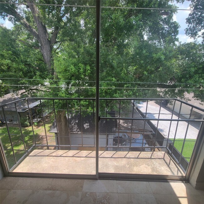 Building Photo - 2333 Bering Dr