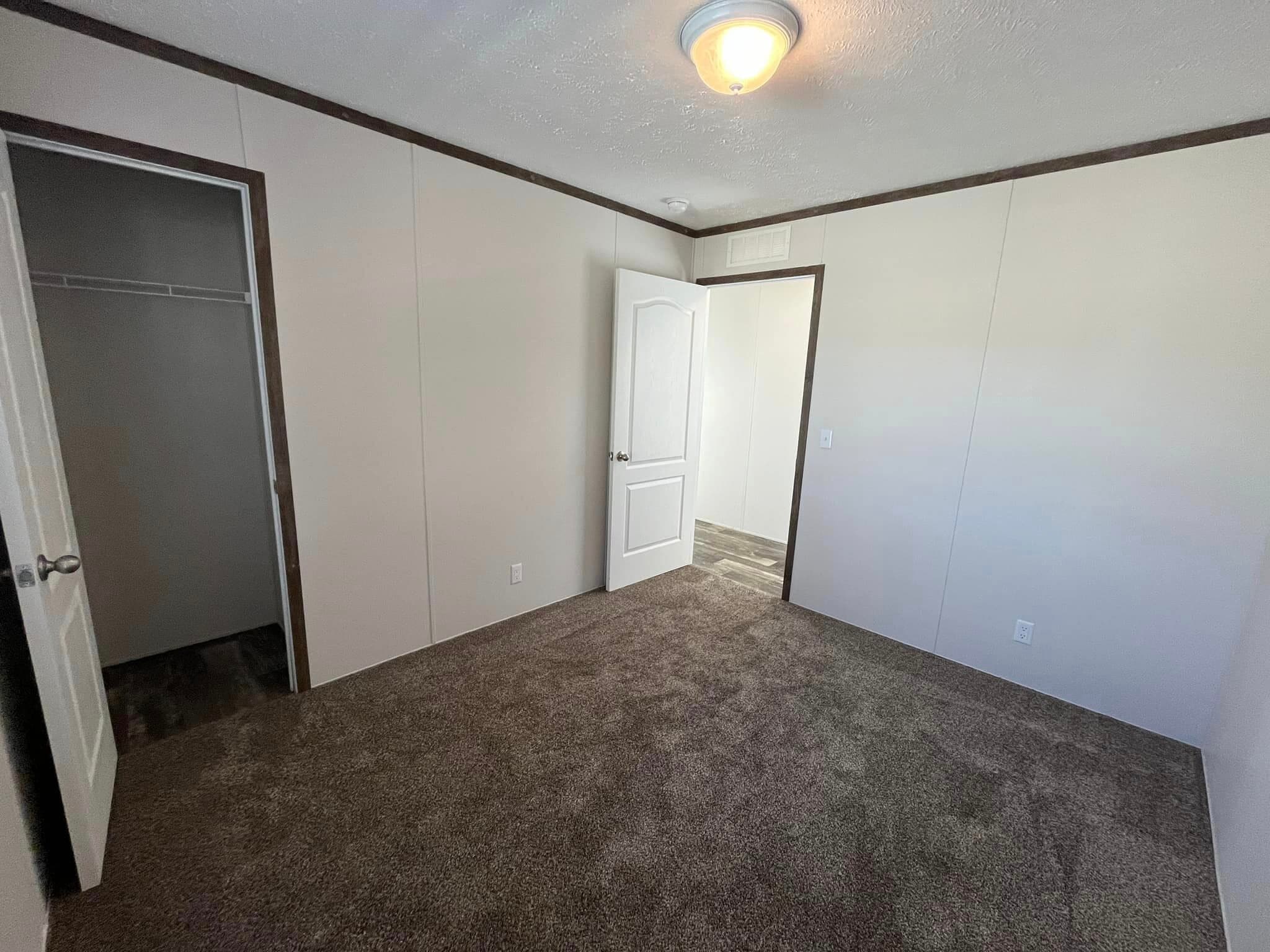 Building Photo - 1319 W Plum St