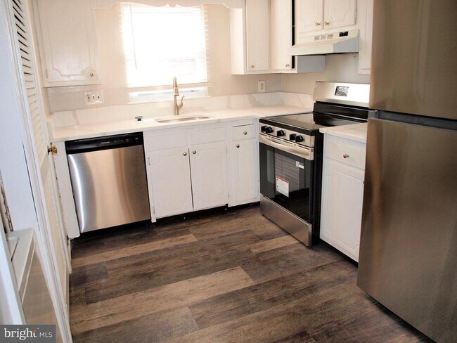 Building Photo - 12 W Wayne Terrace