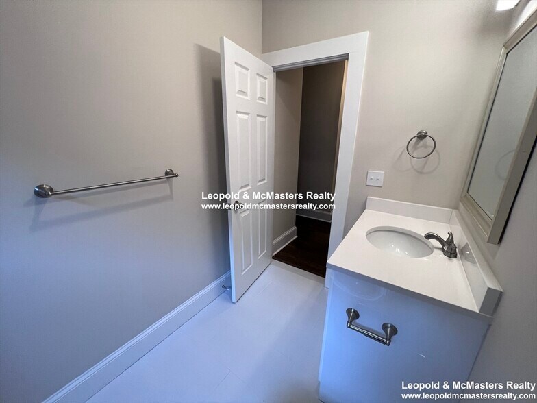 Building Photo - 72 Longwood Ave