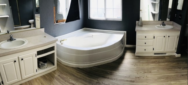 Building Photo - 3/2 Home- 1,700 sq.' w/ Expansive Open Floor Concept