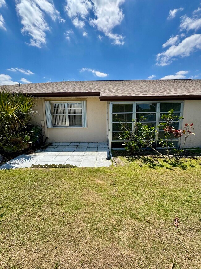 Building Photo - 524 Ponderosa Dr