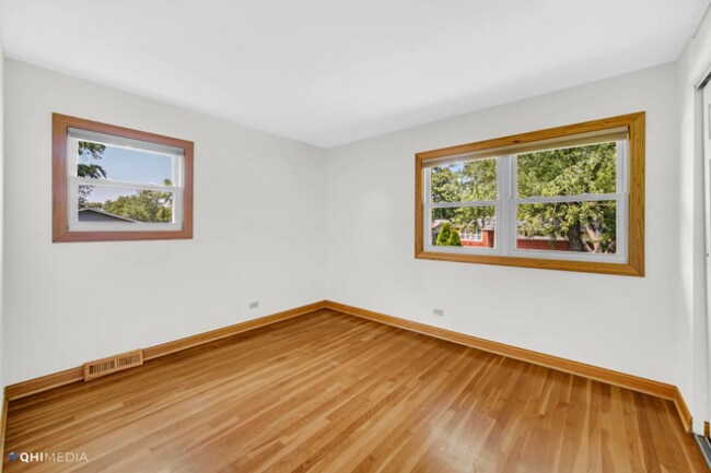 Building Photo - 1117 E Kitson Dr